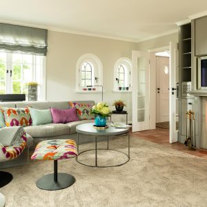 EG Wohnzimmer - Gemütliches Sofa und Kamin
