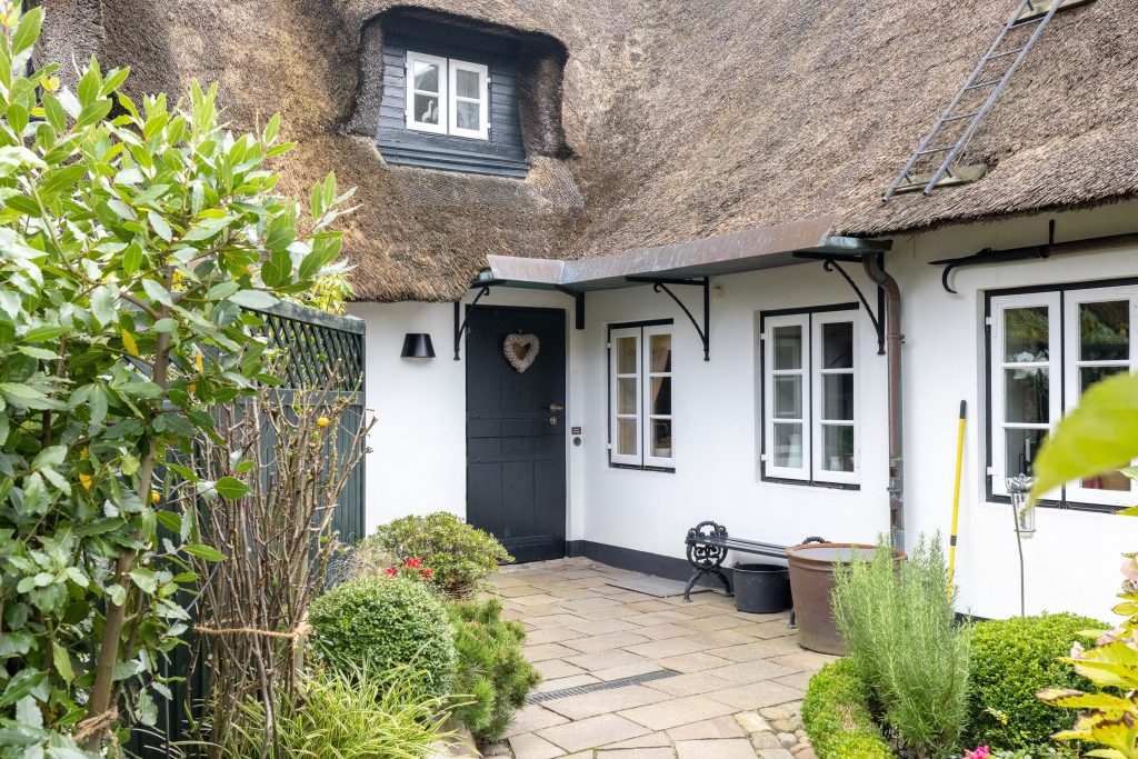 Außenbereich eines Ferienhauses auf Sylt