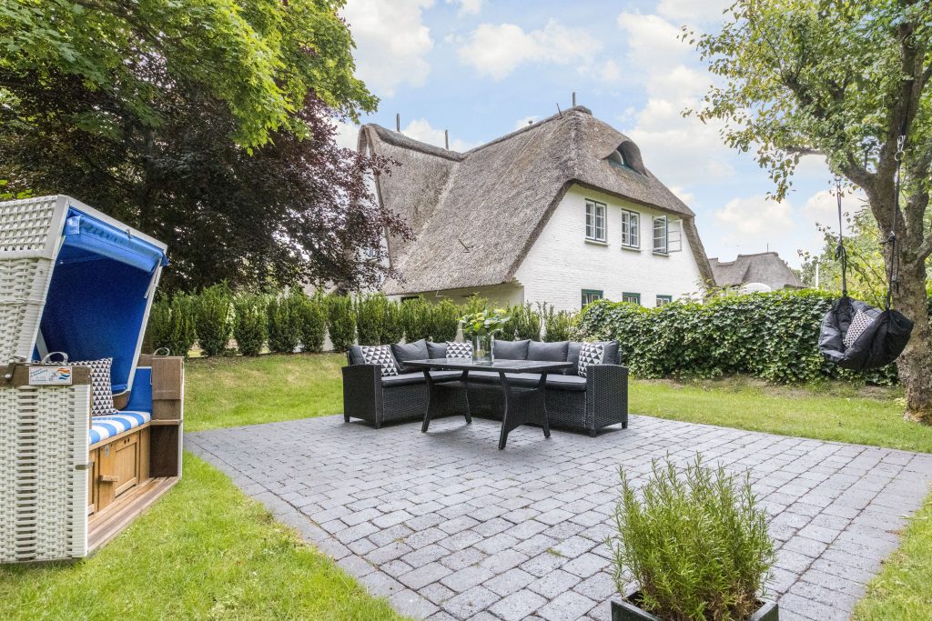 Terrasse mit Strandkorb von Ferienwohnung Keitum