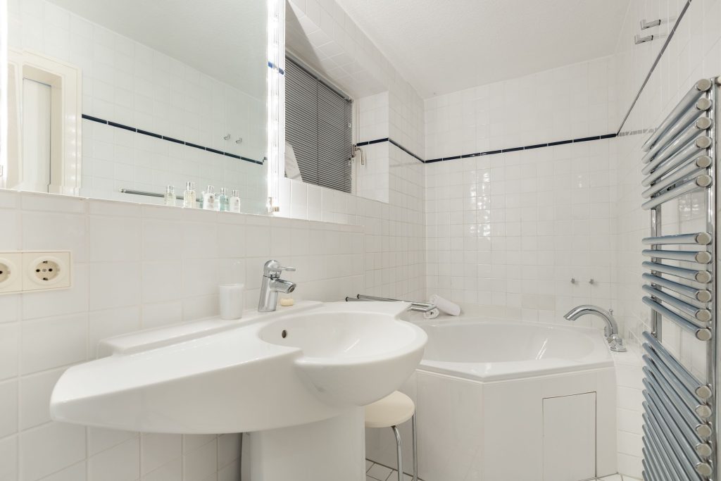 Bad mit Wanne in Ferienwohnung Keitum