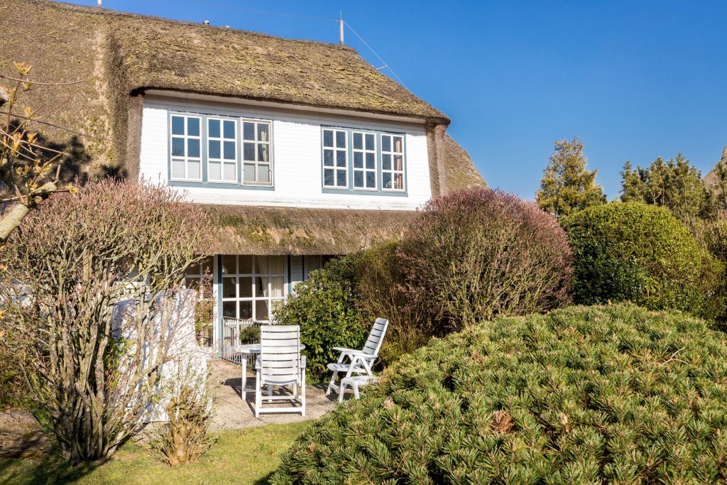 Terrasse mit Strandkorb in Ferienwohnung Keitum