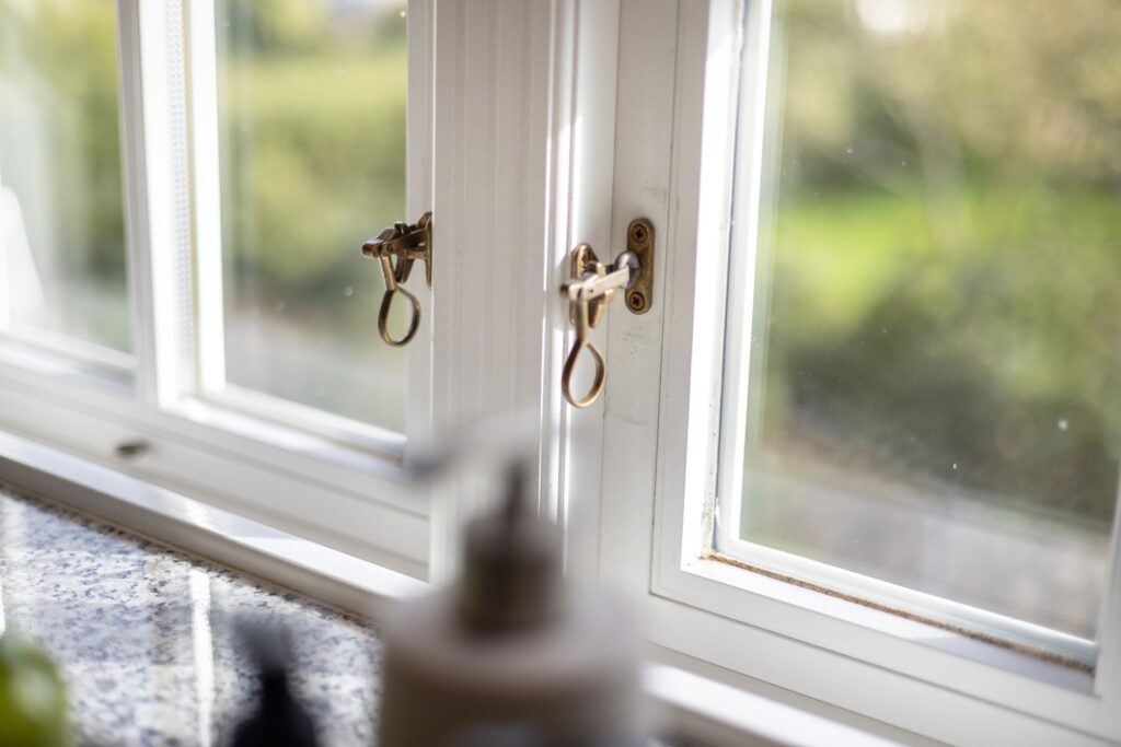 Fenster mit Verschluss in Ferienwohnung in Keitum